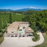 Louer un grand gîte de groupe en Drôme provençale : le guide pour réussir votre séjour à 30, 40 ou 58